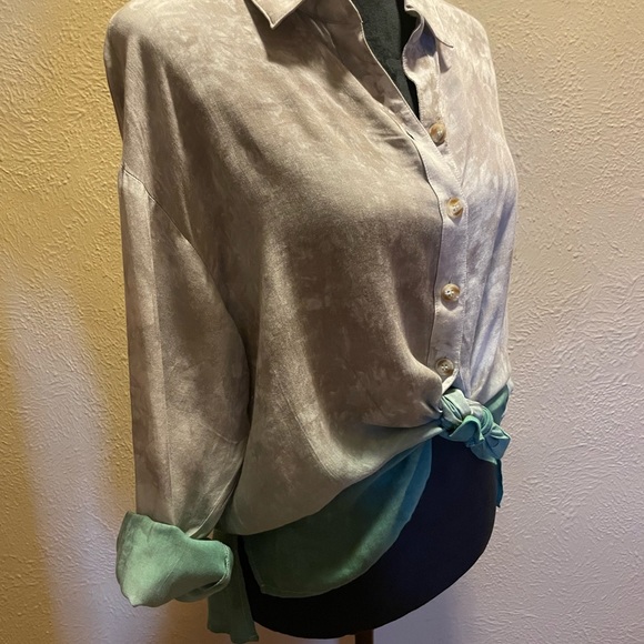 Davi & Dani Button-Up Ombré Blouse, Medium - Picture 7 of 8